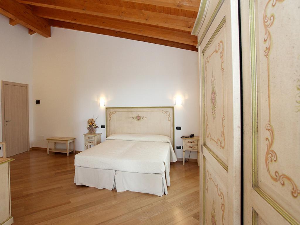 Relais Fontana Rosa B&B Wellness Каприно-Веронезе Номер фото